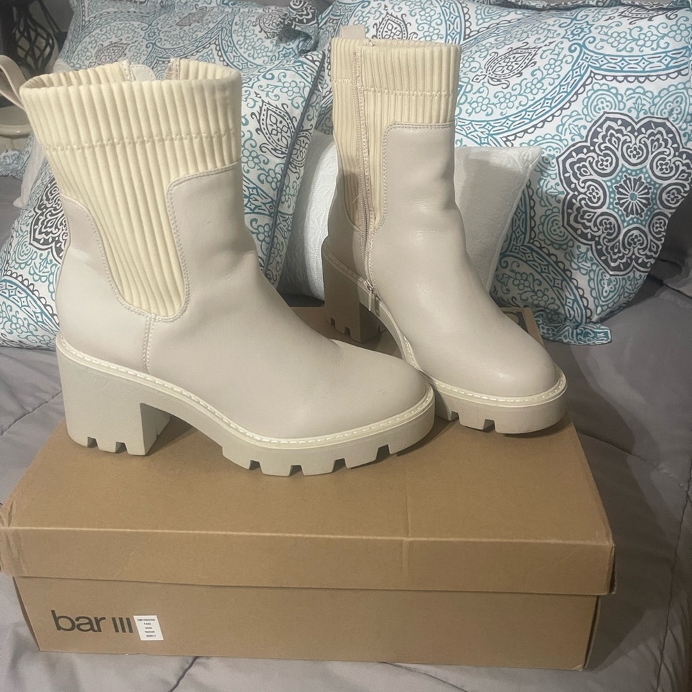 Bar III lug sole boots. Size 9M.